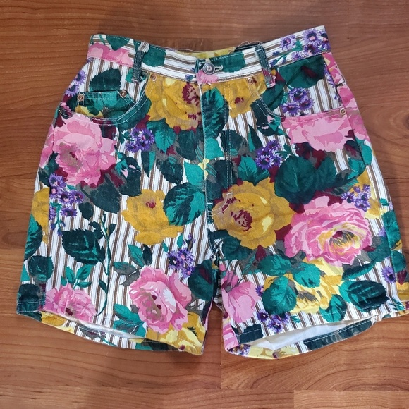 Urban Outfitters Pants - Vintage Floral Highwaisted Shorts